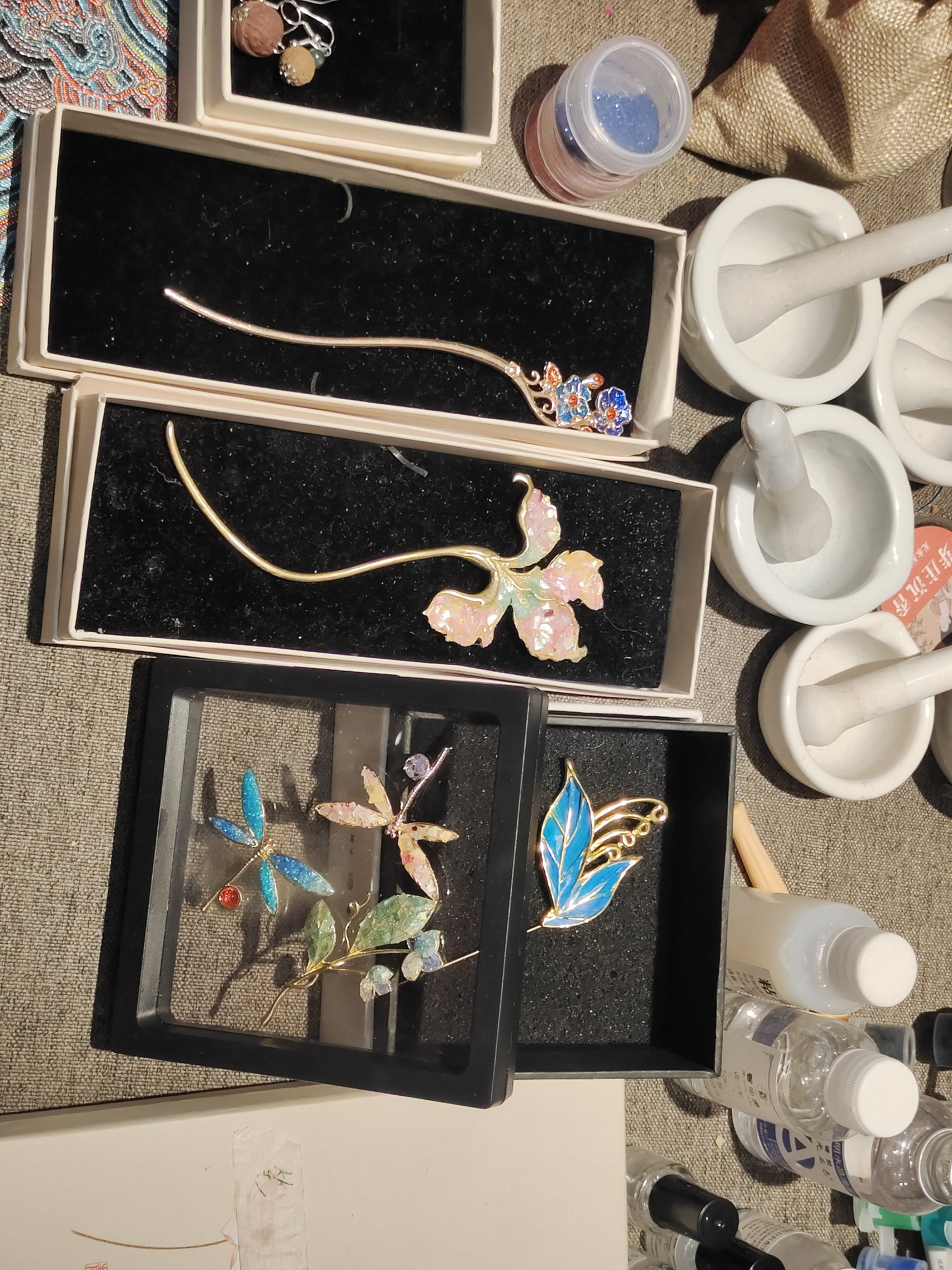 一女多男3根一起进去描述,创意手工饰品制作，打造个性饰品，展现独特魅力！